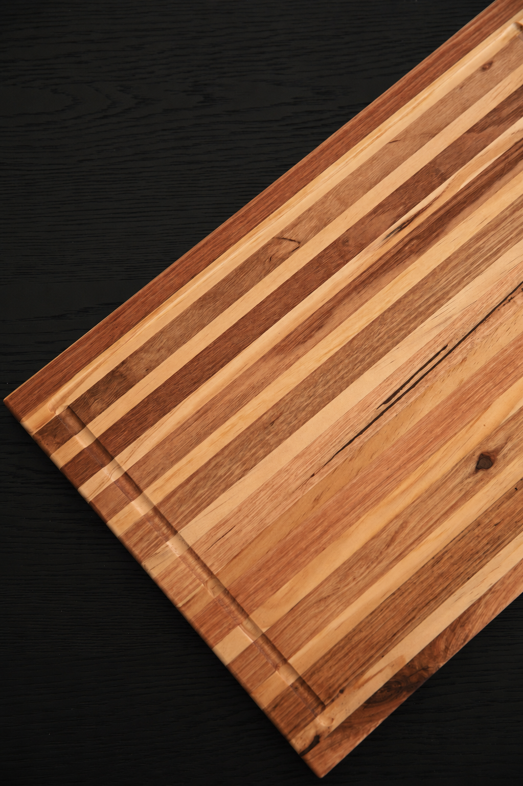 Close-up of The Carving Board juice groove and premium finish